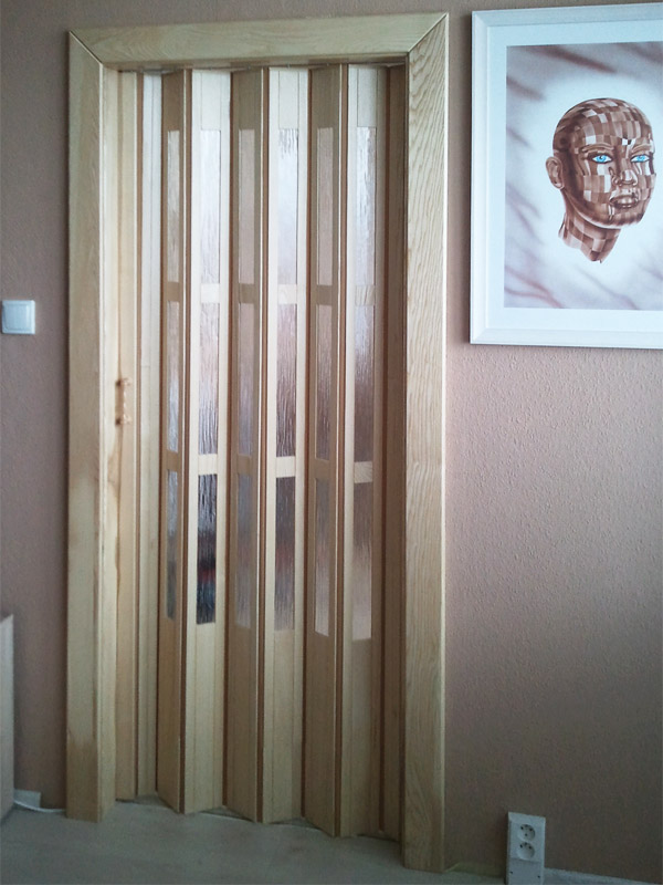 Shrnovací dveře dřevěné, plné, přírodní + obložení masiv.